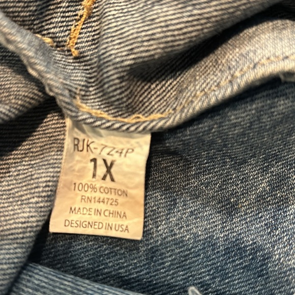 Distressed, long denim Graffiti jacket by top design AMERICAN BAZI. Size 1X - Picture 10 of 11